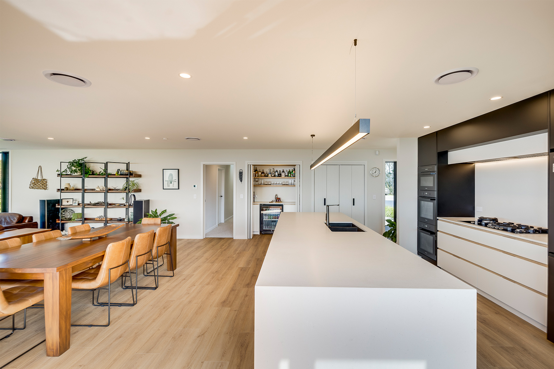 24017-renovation-kitchen-bar