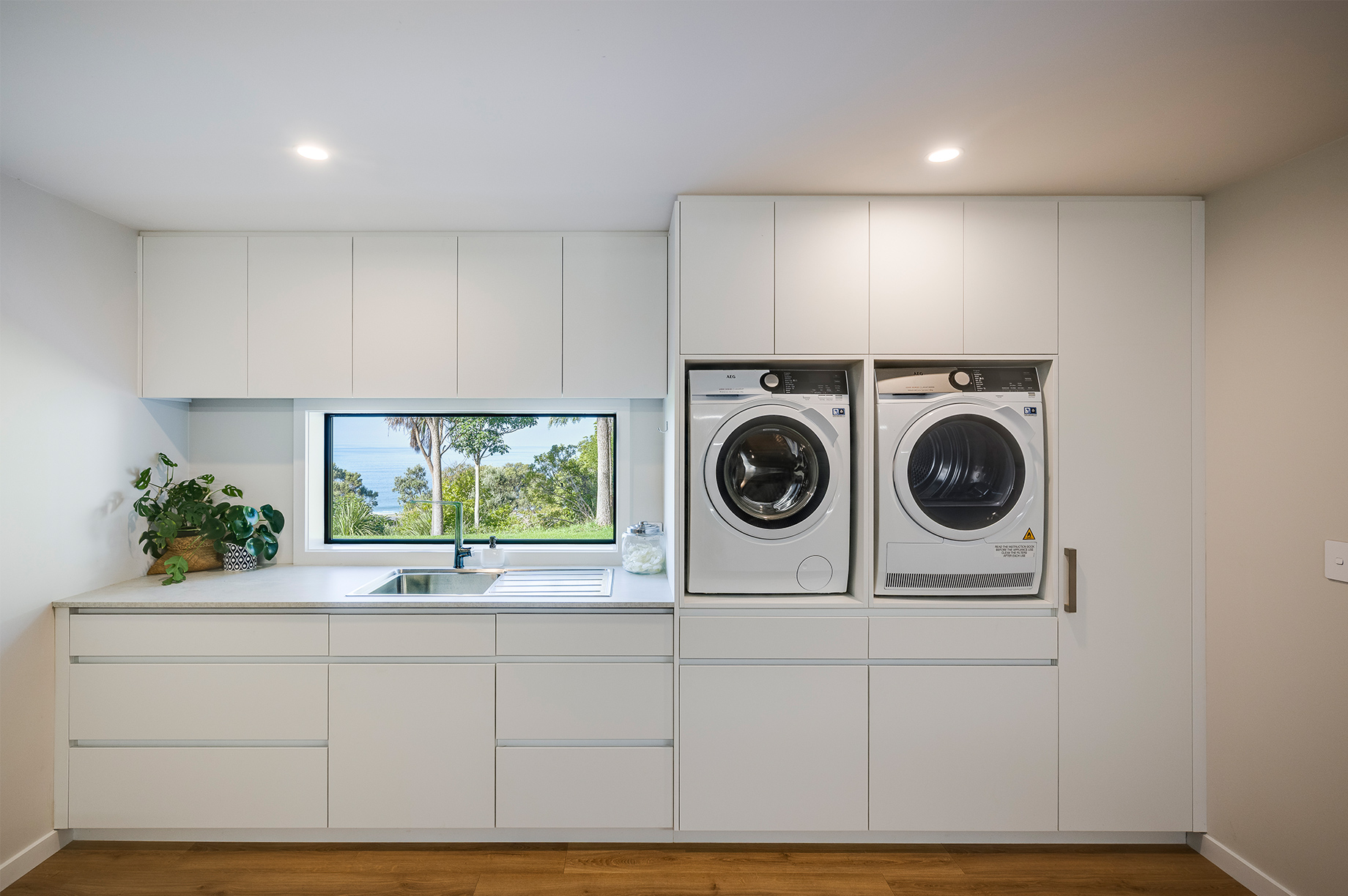 24017-renovation-laundry