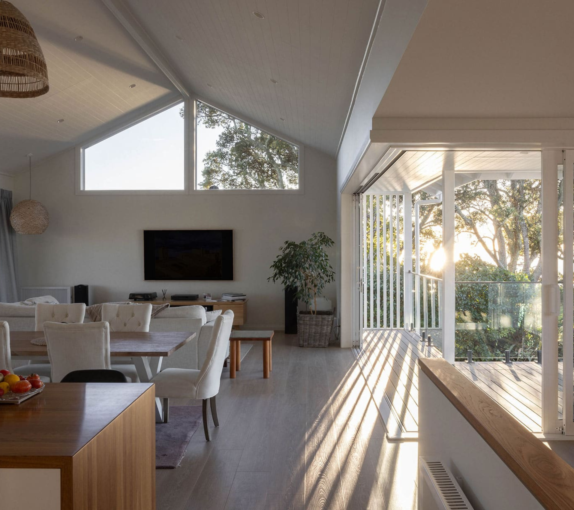 Traditionally_modern_2 Sun drenched living room