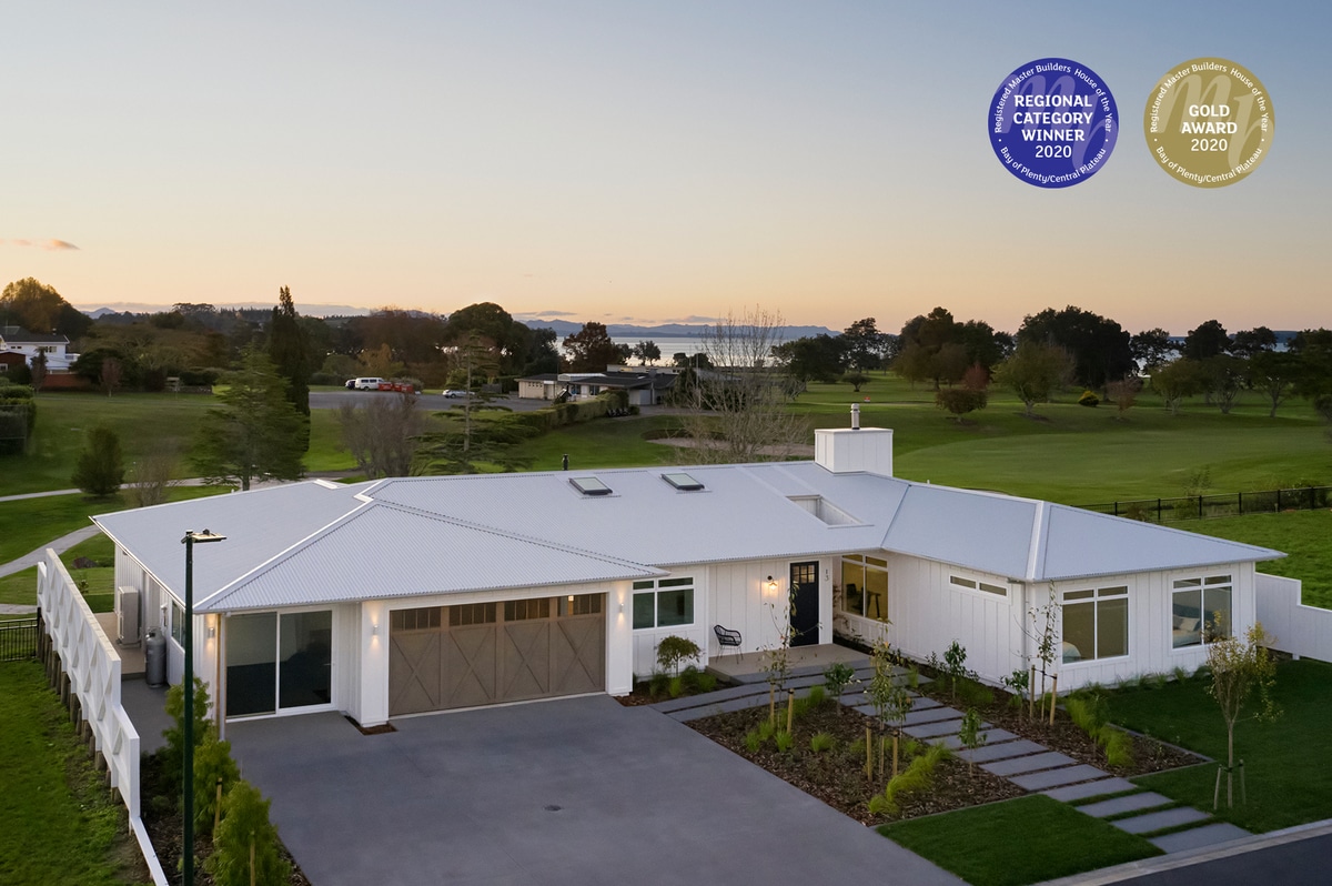 2020 award winning white house exterior in evening time