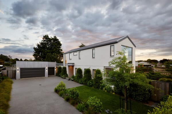 design-builders-paton-home-driveway